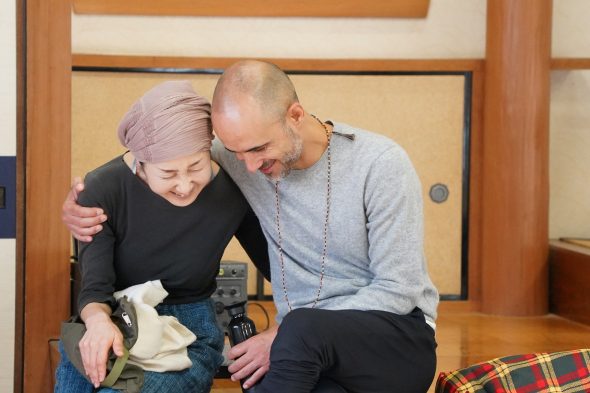 国境や文化の違いを超え、深く繋がり合う